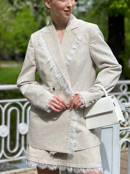Двубортный жакет с кружевом